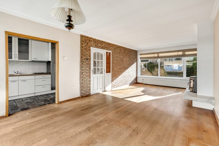 Tussenwoning te koop: Van Almondelaan 20, Hilversum