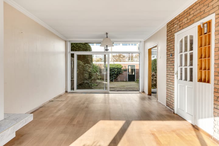 Tussenwoning te koop: Van Almondelaan 20, Hilversum