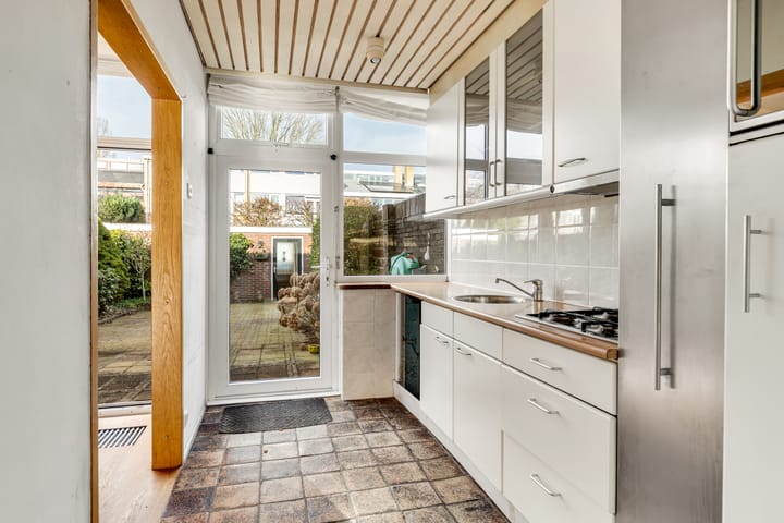 Tussenwoning te koop: Van Almondelaan 20, Hilversum