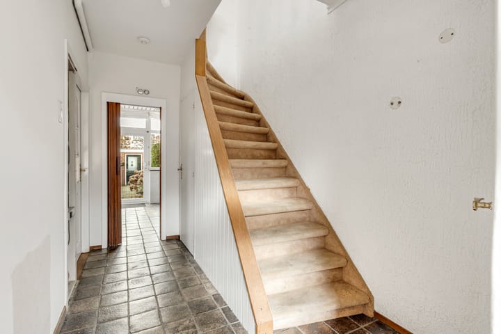 Tussenwoning te koop: Van Almondelaan 20, Hilversum