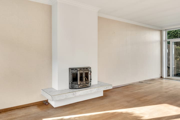 Tussenwoning te koop: Van Almondelaan 20, Hilversum