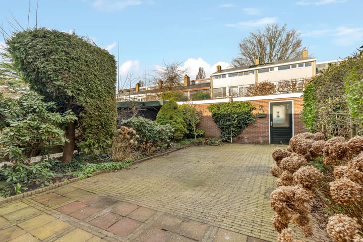 Tussenwoning te koop: Van Almondelaan 20, Hilversum