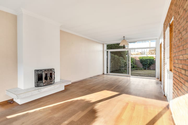 Tussenwoning te koop: Van Almondelaan 20, Hilversum
