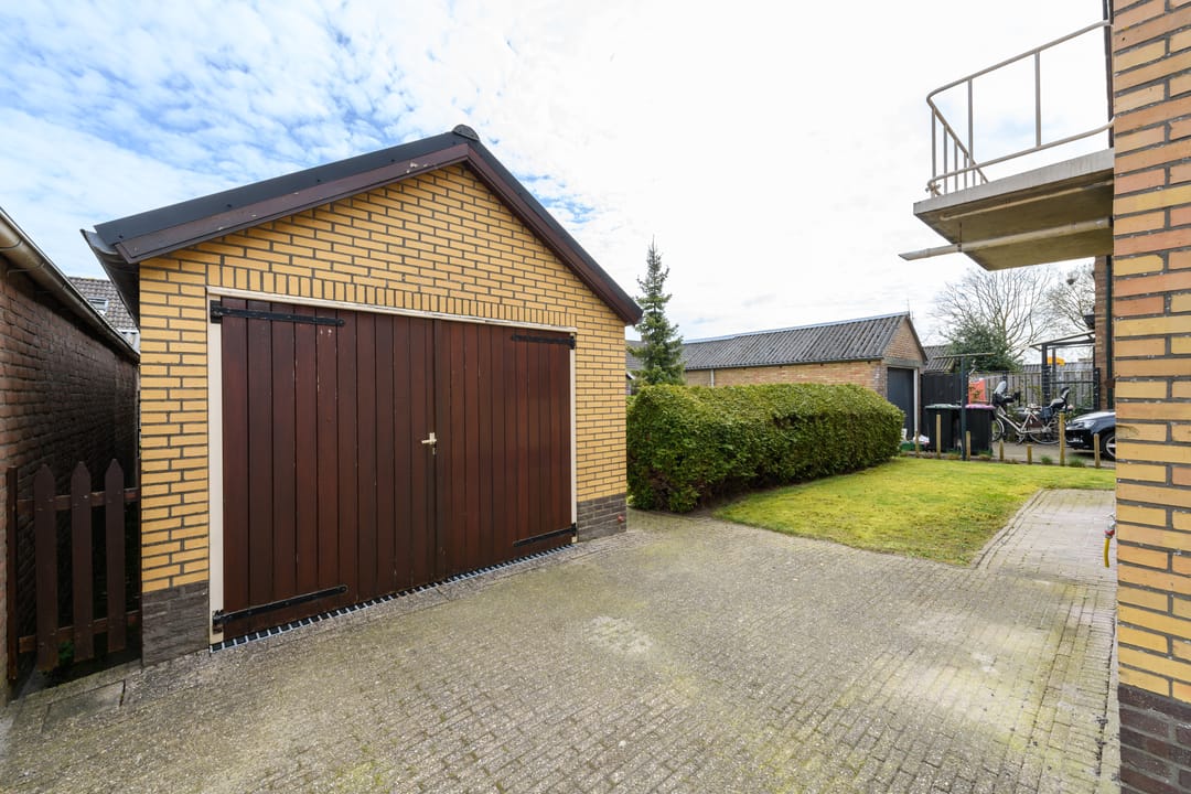 Detached Family Home with Garage and Spacious Extension in Steggerda — 32