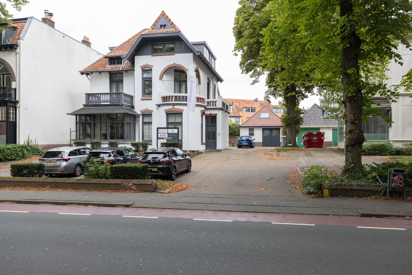 View photo 2 of Emmastraat 49