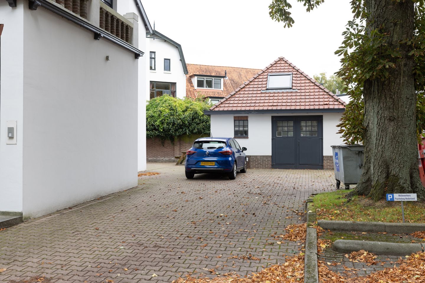 View photo 4 of Emmastraat 49