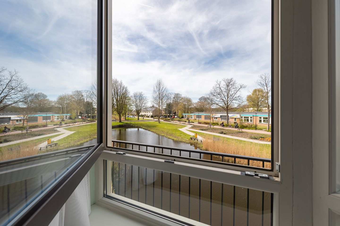 Comfortable and future-proof apartment with water views in a green setting — 20