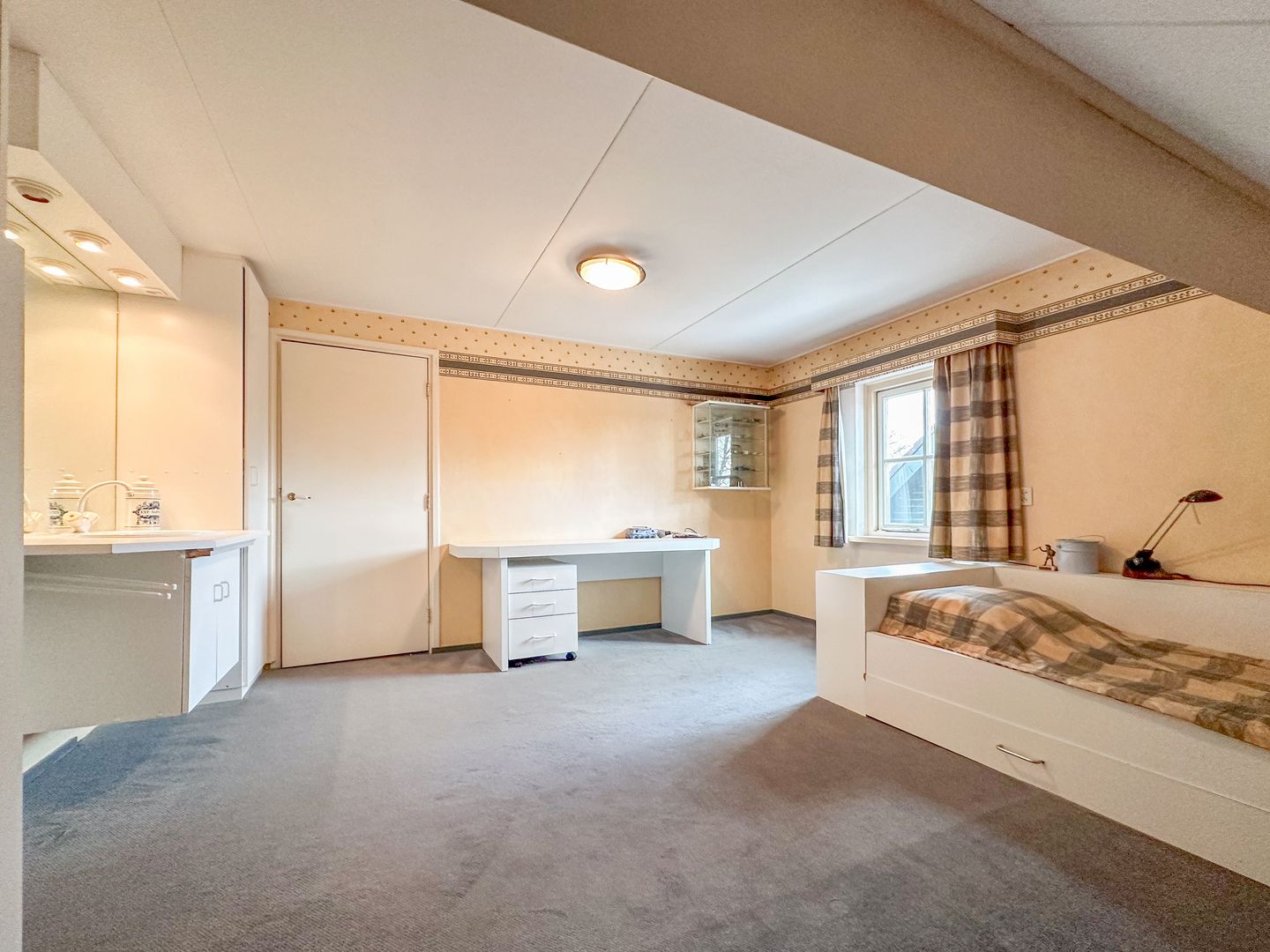 Charming Detached Family Home with Garage, Office Space and Deep Garden Near Loonse Nature — 40