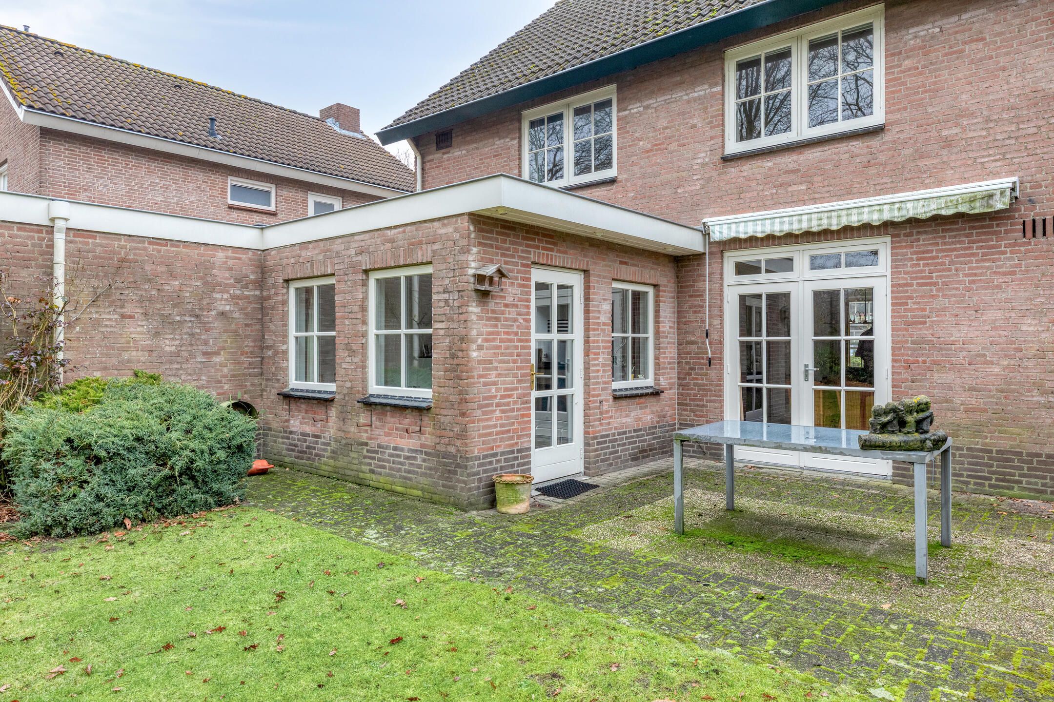 Charming Detached Family Home with Garage, Office Space and Deep Garden Near Loonse Nature — 48