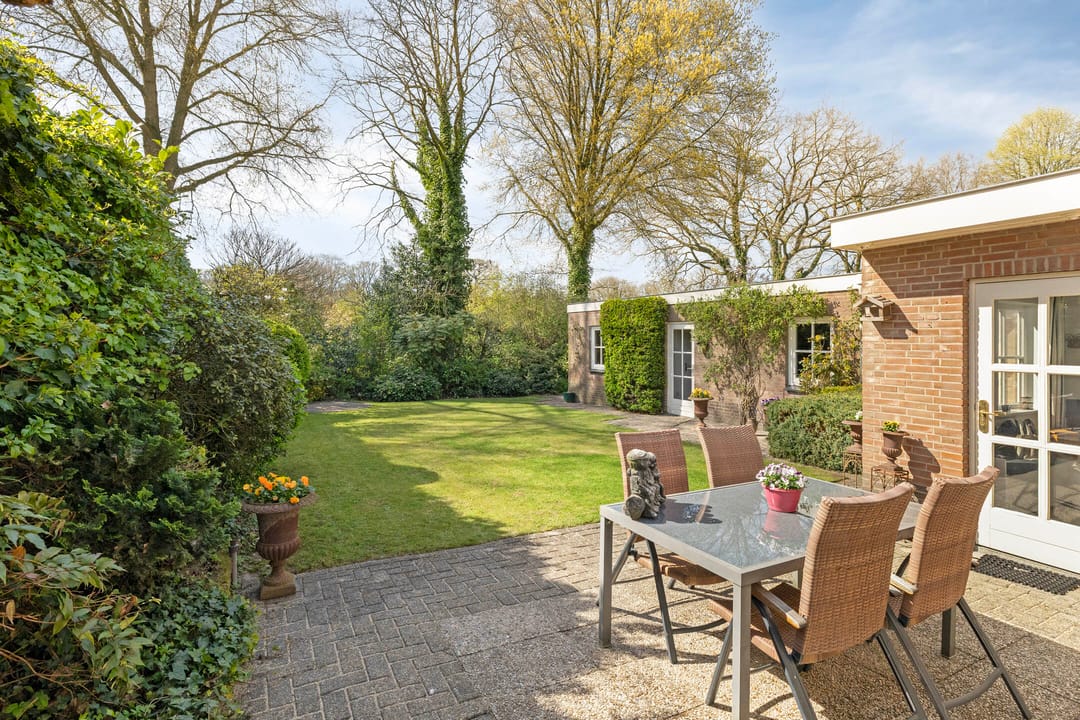 Charming Detached Family Home with Garage, Office Space and Deep Garden Near Loonse Nature — 46