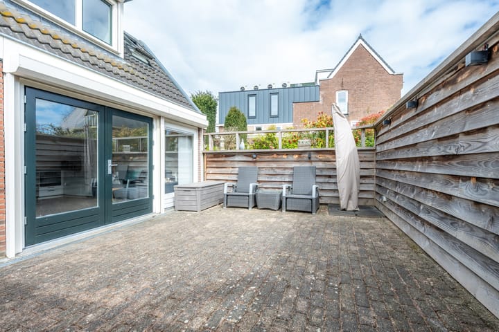 Photo 3 of Mgr. G.W. van Heukelumstraat 4