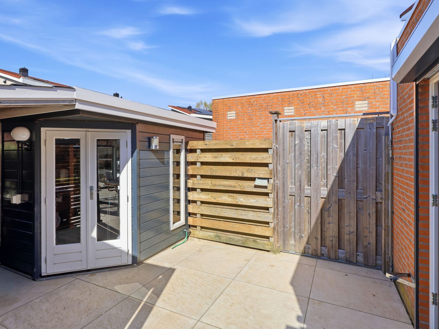 Luxurious detached villa with six bedrooms, sauna and jacuzzi in quiet courtyard setting — 49