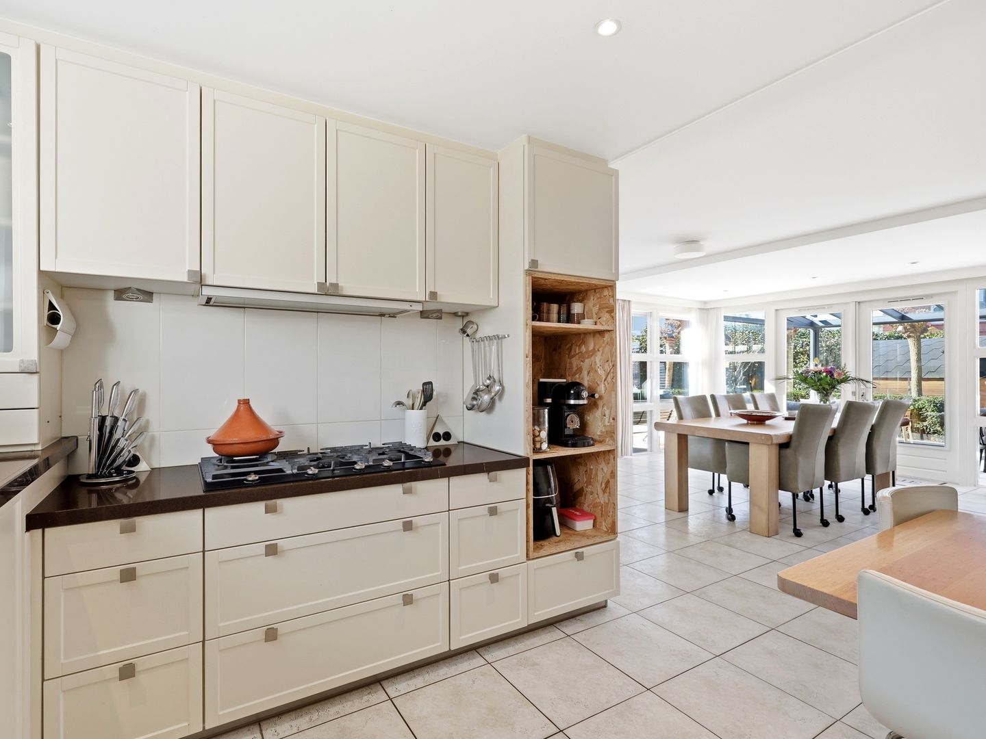 Luxurious detached villa with six bedrooms, sauna and jacuzzi in quiet courtyard setting — 19