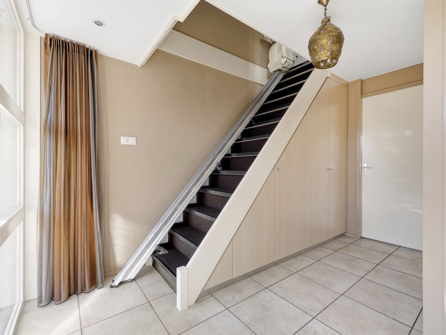 Luxurious detached villa with six bedrooms, sauna and jacuzzi in quiet courtyard setting — 25