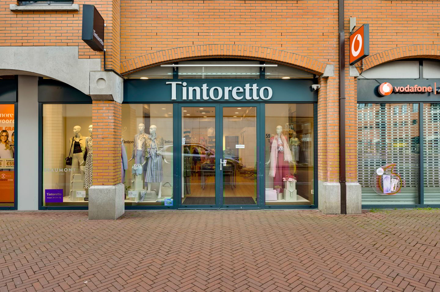 View photo 2 of Van Berlostraat 59