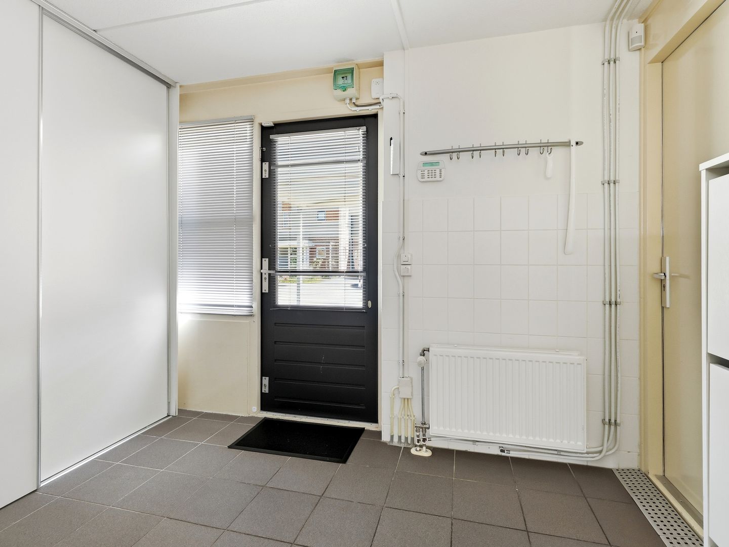 Luxurious detached villa with six bedrooms, sauna and jacuzzi in quiet courtyard setting — 20