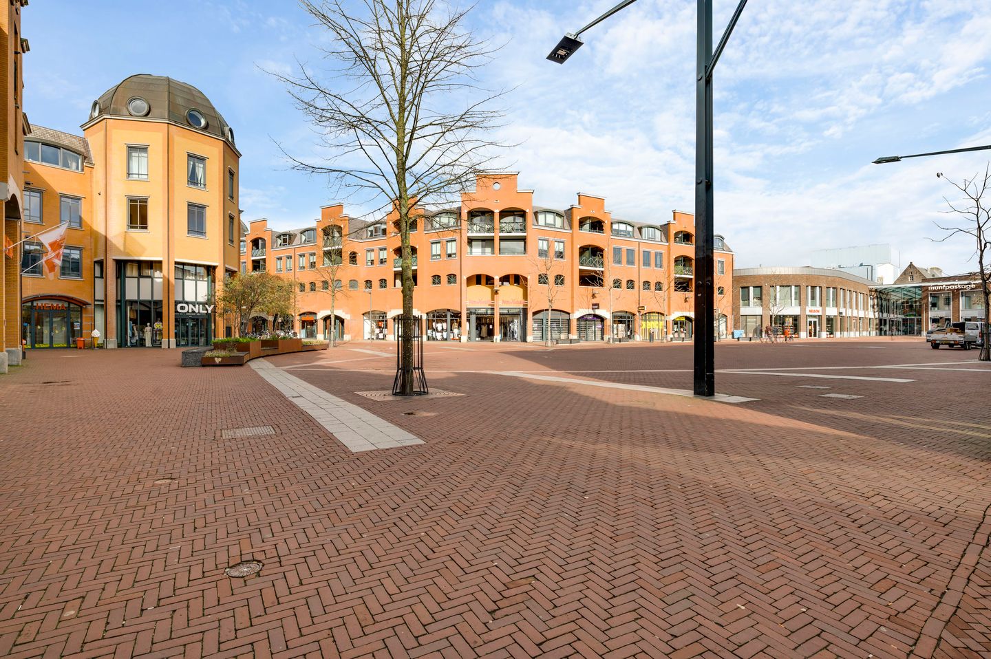 View photo 4 of Van Berlostraat 59