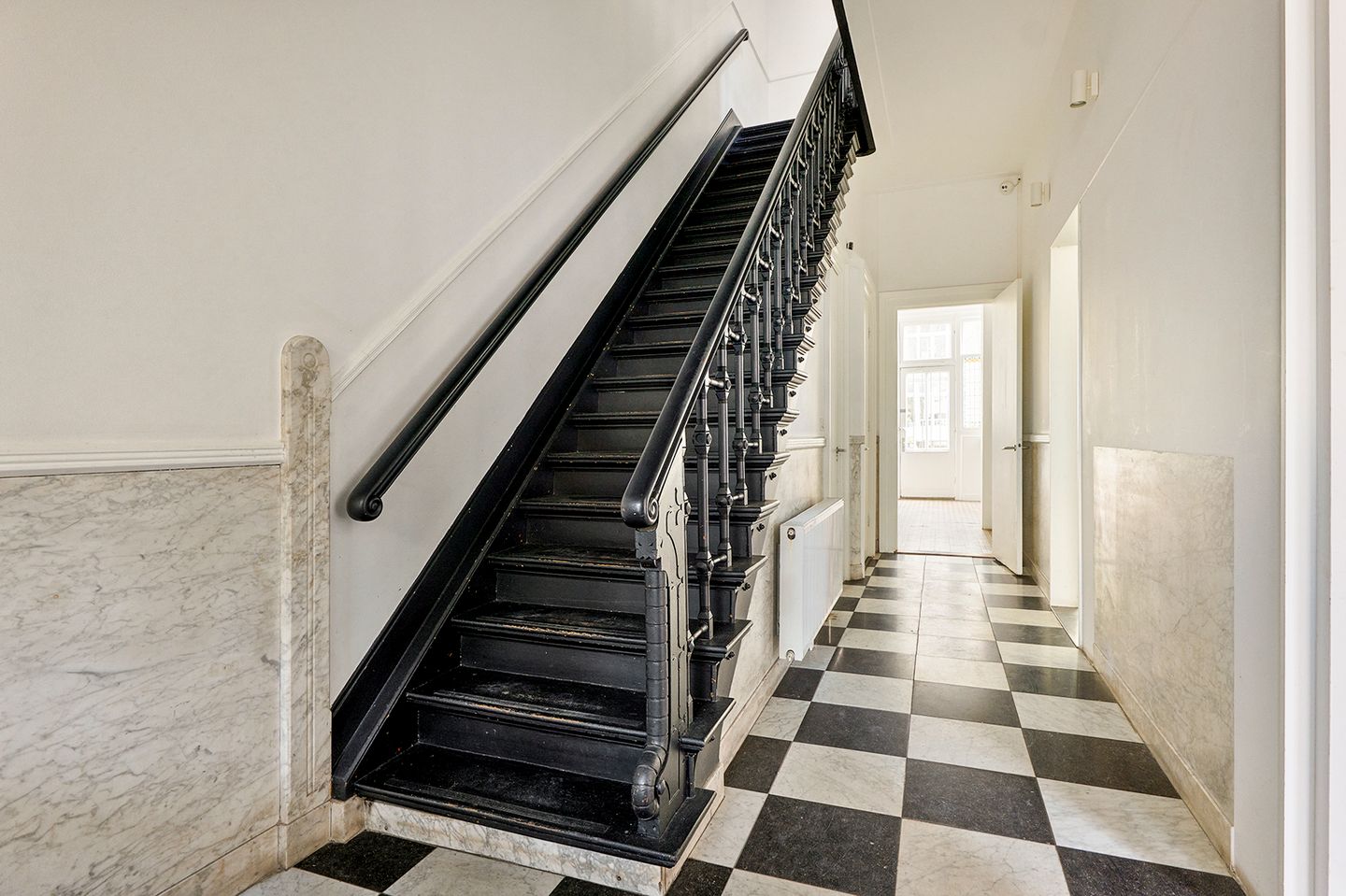 Bekijk foto 2 van Oranje Nassaulaan 7