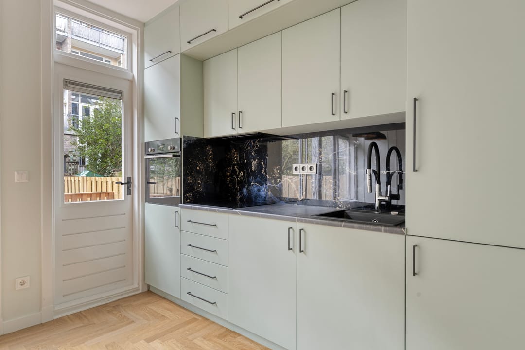 Photo 8 of Borgesiusstraat 29-B