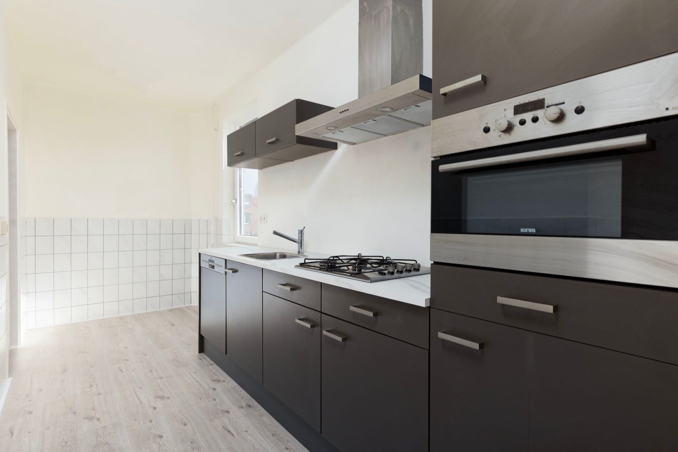Beautiful upper apartment with 5 rooms in popular Oud-West district — 14