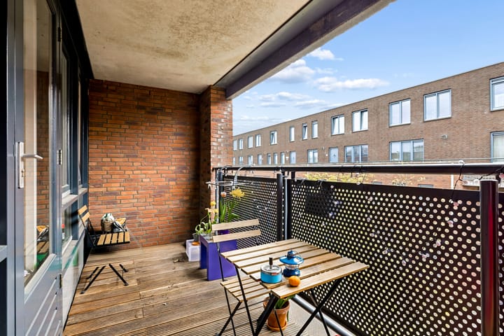 Photo 2 of Alberdingk Thijmstraat 29-B