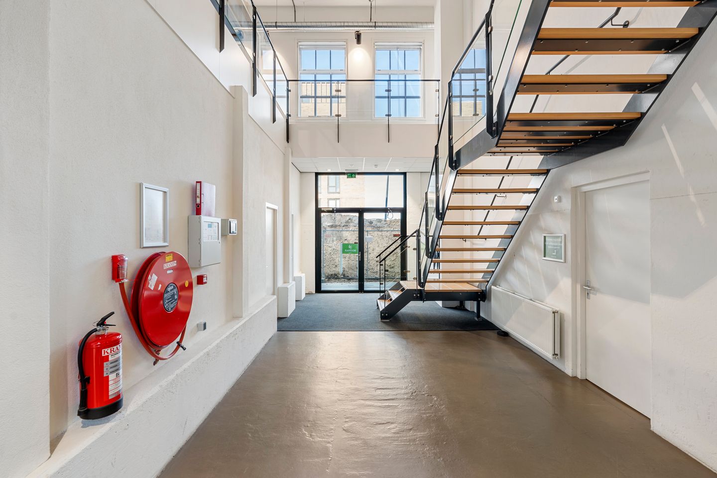 View photo 5 of Akulaan 2