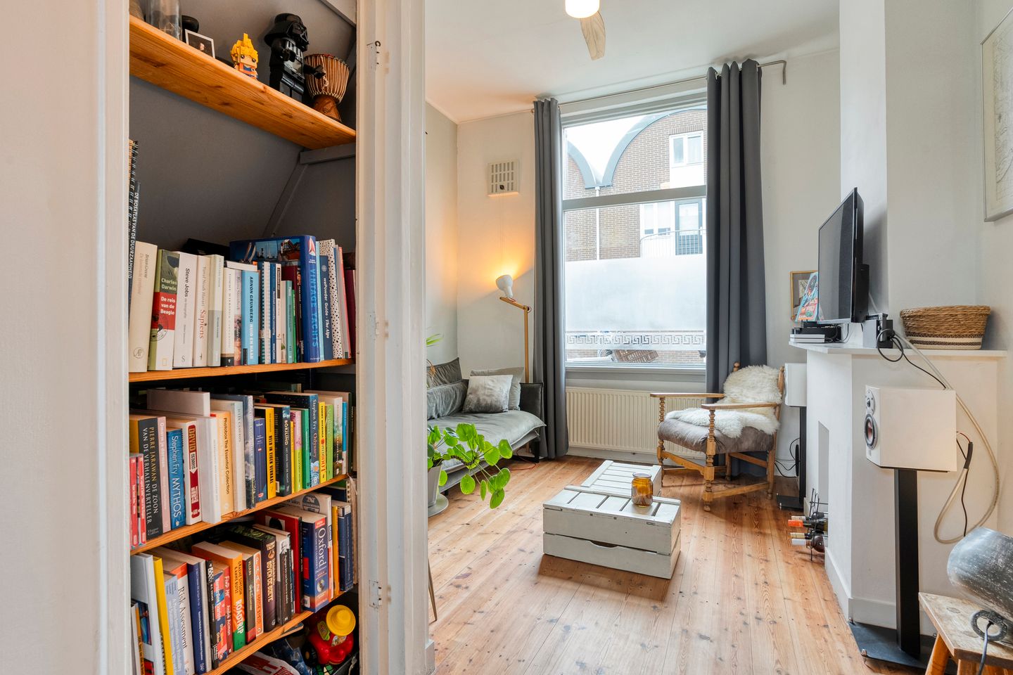 Photo 10 of Warmoesstraat 77