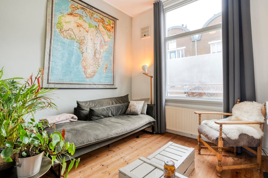 Photo 11 of Warmoesstraat 77