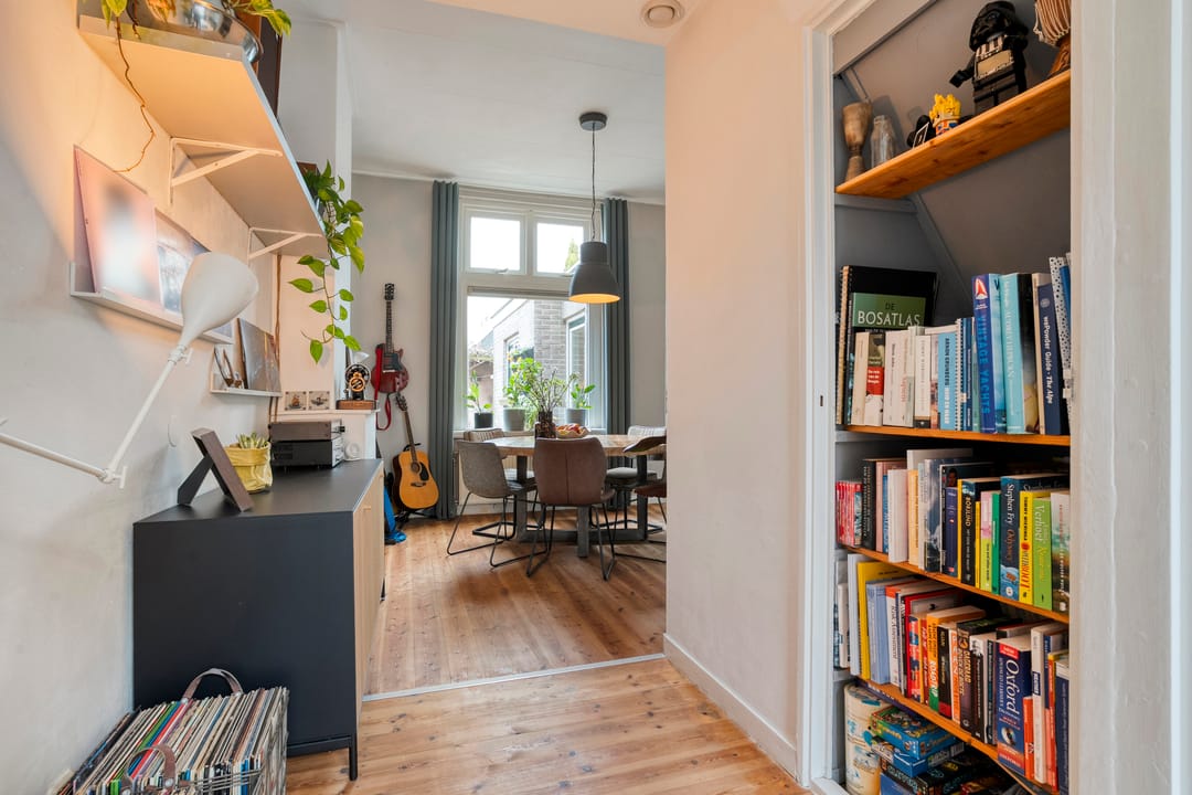 Photo 13 of Warmoesstraat 77