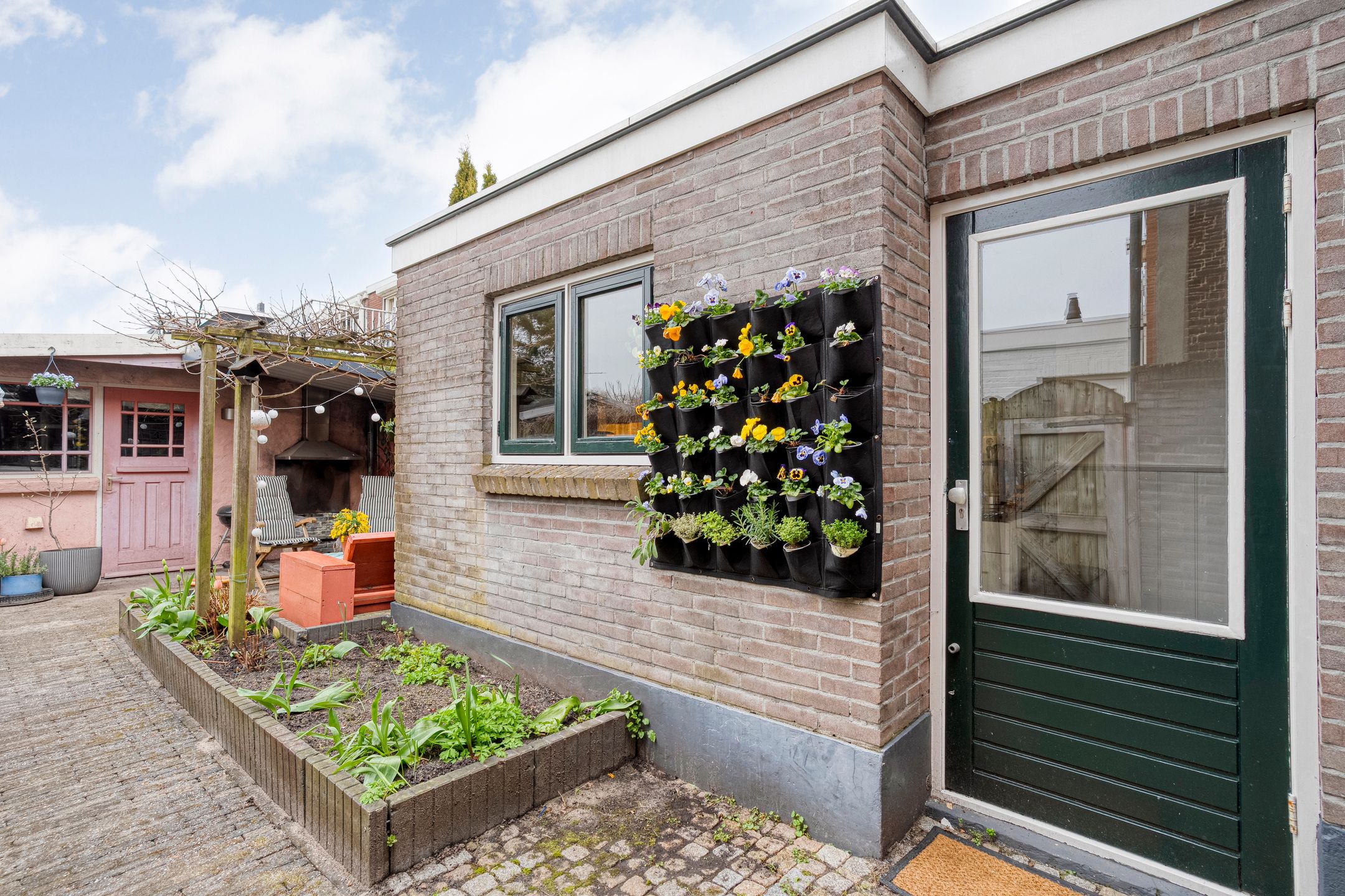 Photo 21 of Warmoesstraat 77