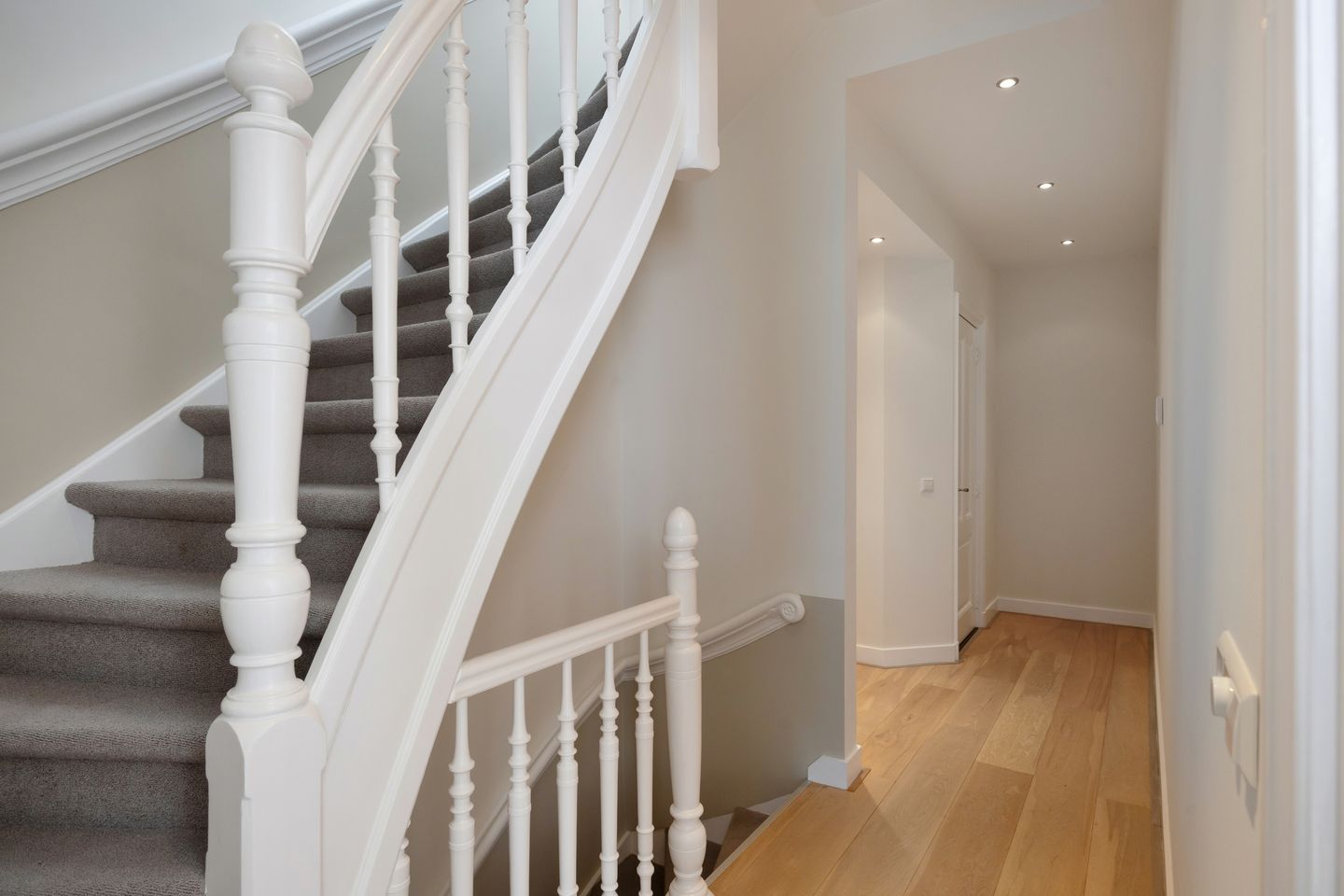 Photo 4 of Aert van der Goesstraat 22-A