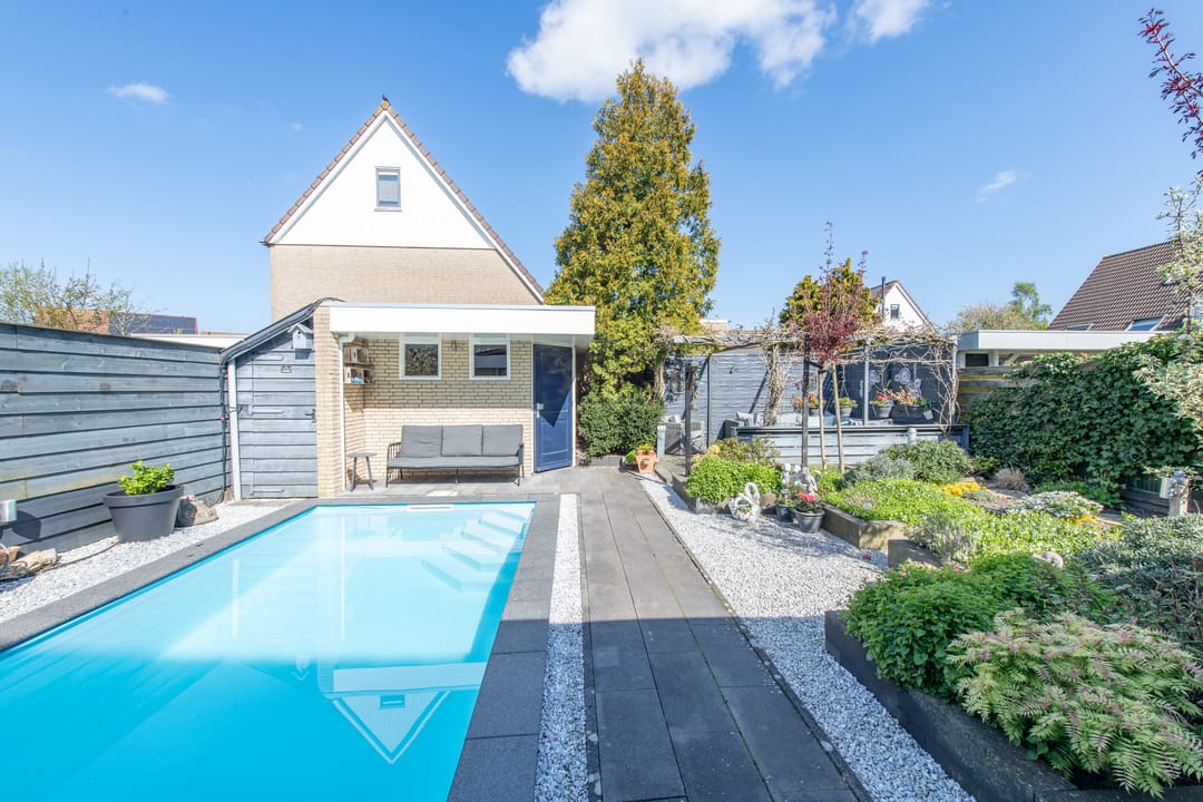Light Semi-Detached Family Home with Heated Pool and Energy Label A+++ — 43