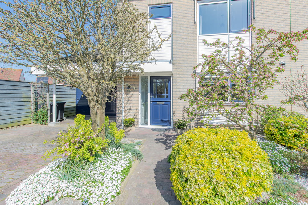 Light Semi-Detached Family Home with Heated Pool and Energy Label A+++ — 56