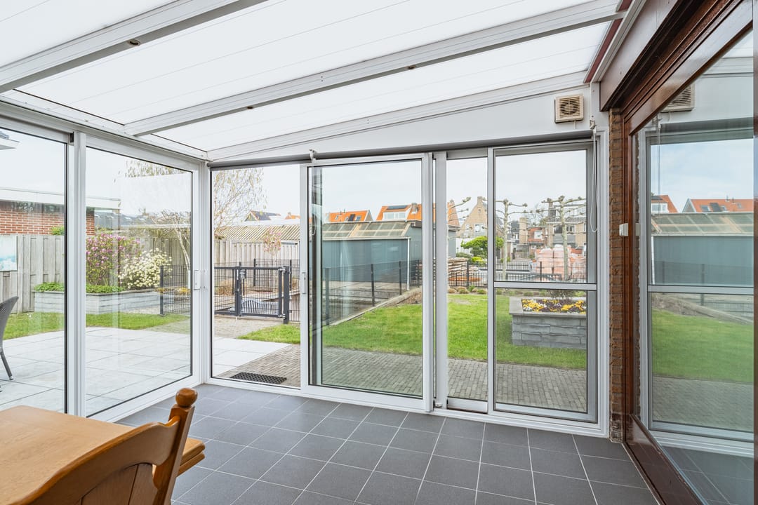 Detached home with water-side garden in Naaldwijk — 13