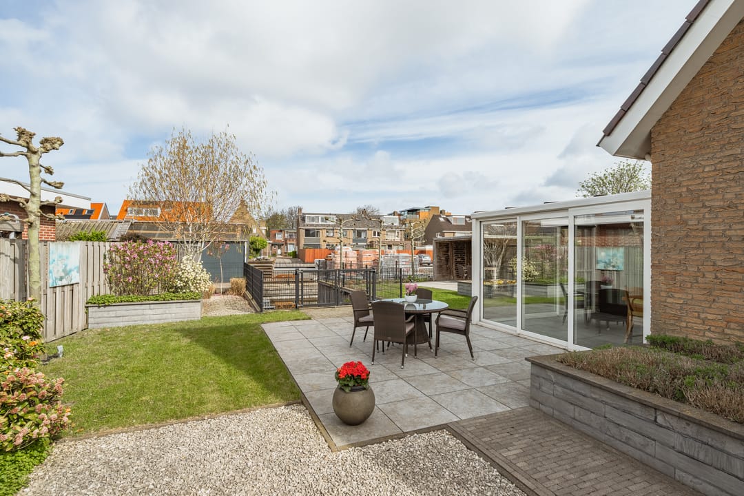 Detached home with water-side garden in Naaldwijk — 23