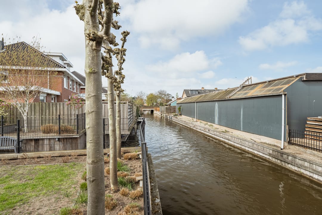 Detached home with water-side garden in Naaldwijk — 26