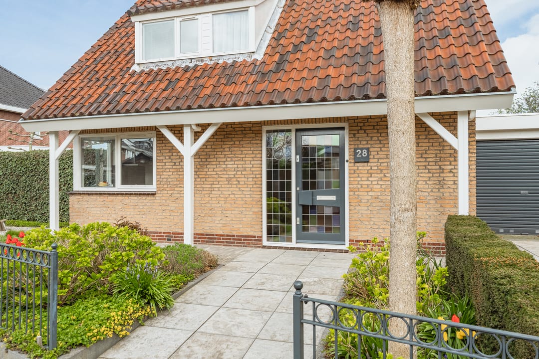 Detached home with water-side garden in Naaldwijk — 41