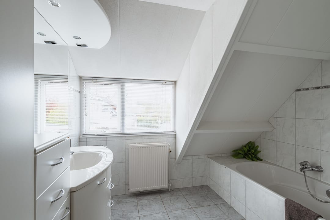 Detached home with water-side garden in Naaldwijk — 37
