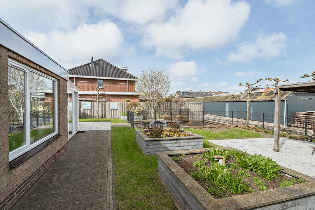 Detached home with water-side garden in Naaldwijk — 17