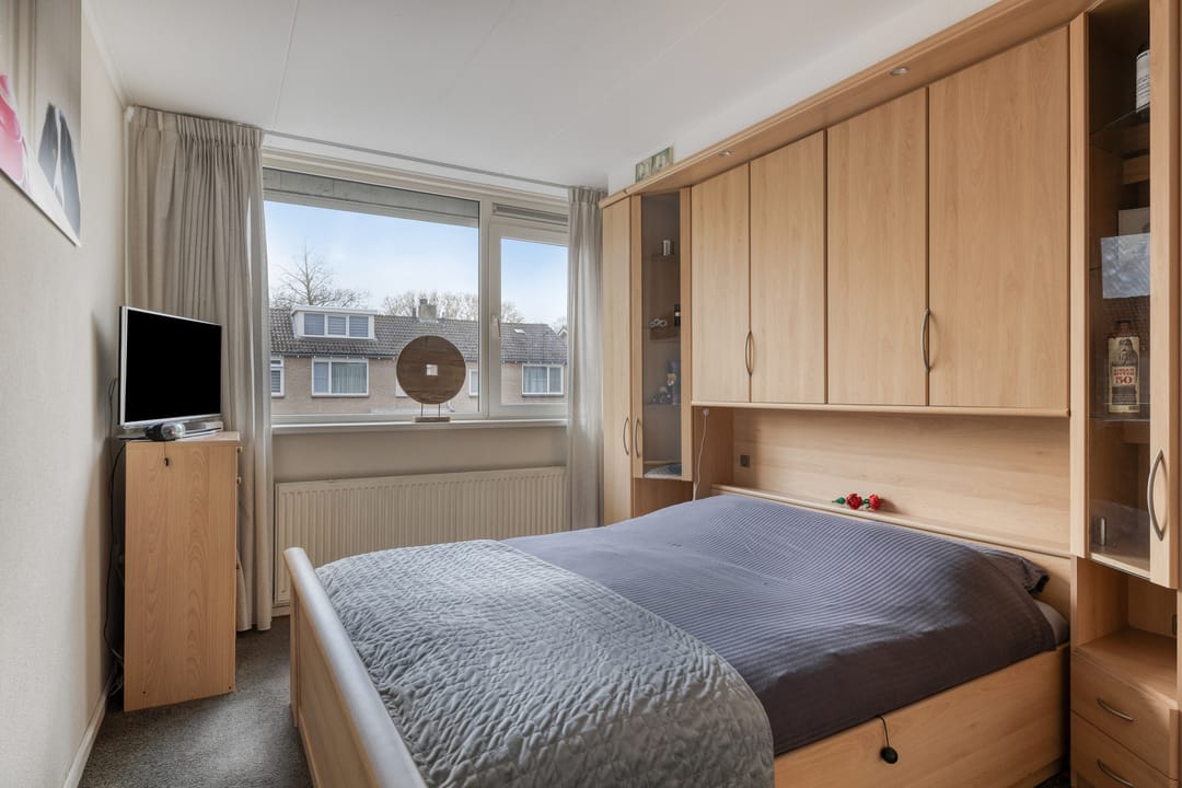 Move-in Ready Family Home with South-Facing Garden in Quiet Waalwijk Neighborhood — 16
