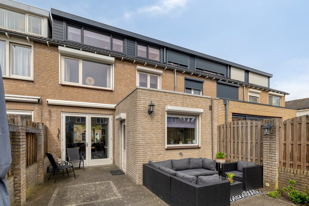 Move-in Ready Family Home with South-Facing Garden in Quiet Waalwijk Neighborhood — 26