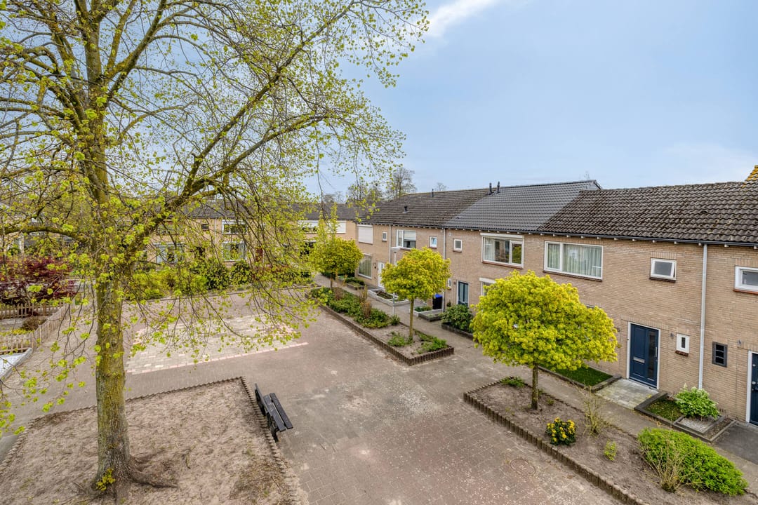 Move-in Ready Family Home with South-Facing Garden in Quiet Waalwijk Neighborhood — 28