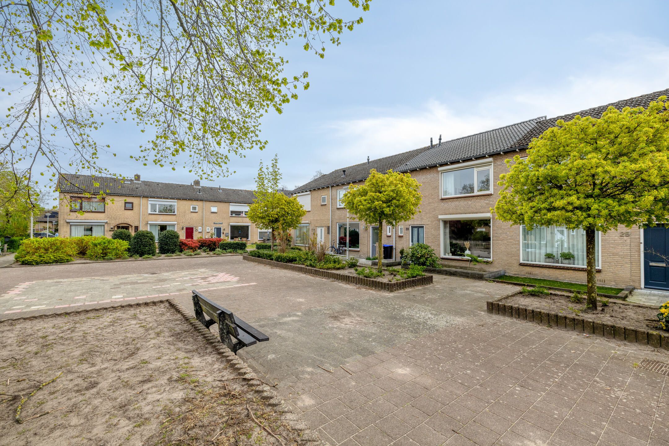 Move-in Ready Family Home with South-Facing Garden in Quiet Waalwijk Neighborhood — 27
