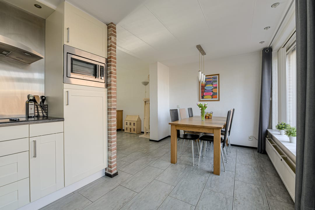 Extended terraced house with carport in Schildersbuurt — 16