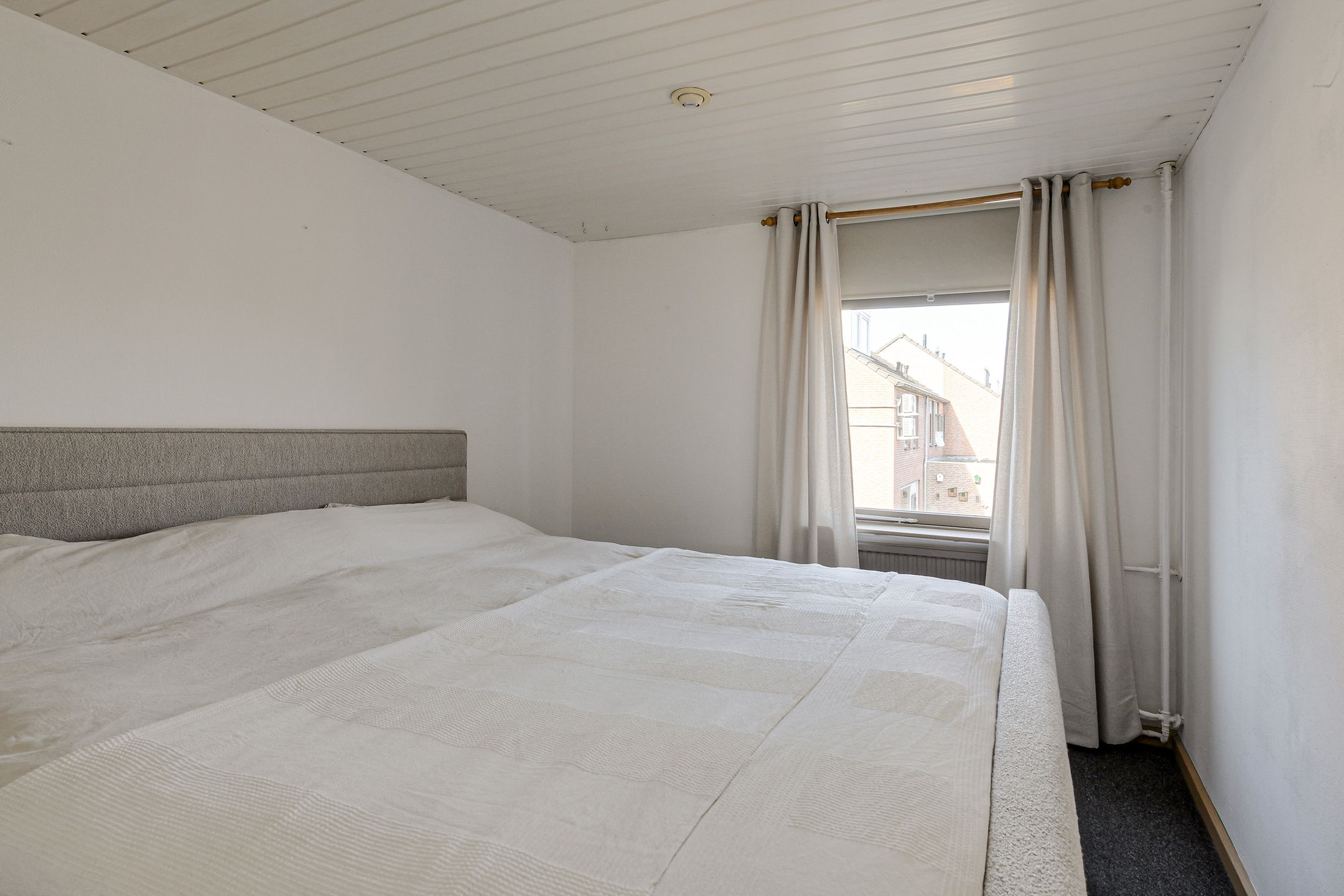 Extended terraced house with carport in Schildersbuurt — 21