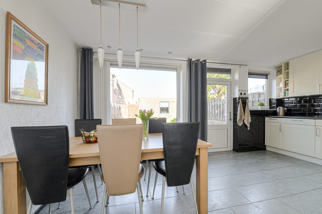 Extended terraced house with carport in Schildersbuurt — 13
