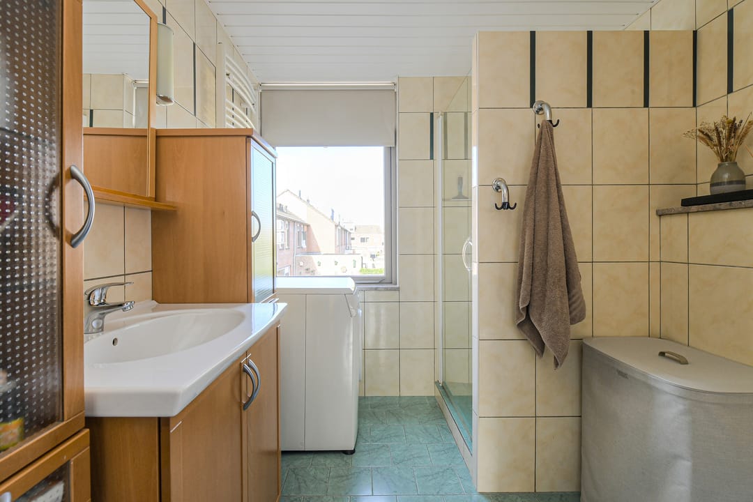 Extended terraced house with carport in Schildersbuurt — 23