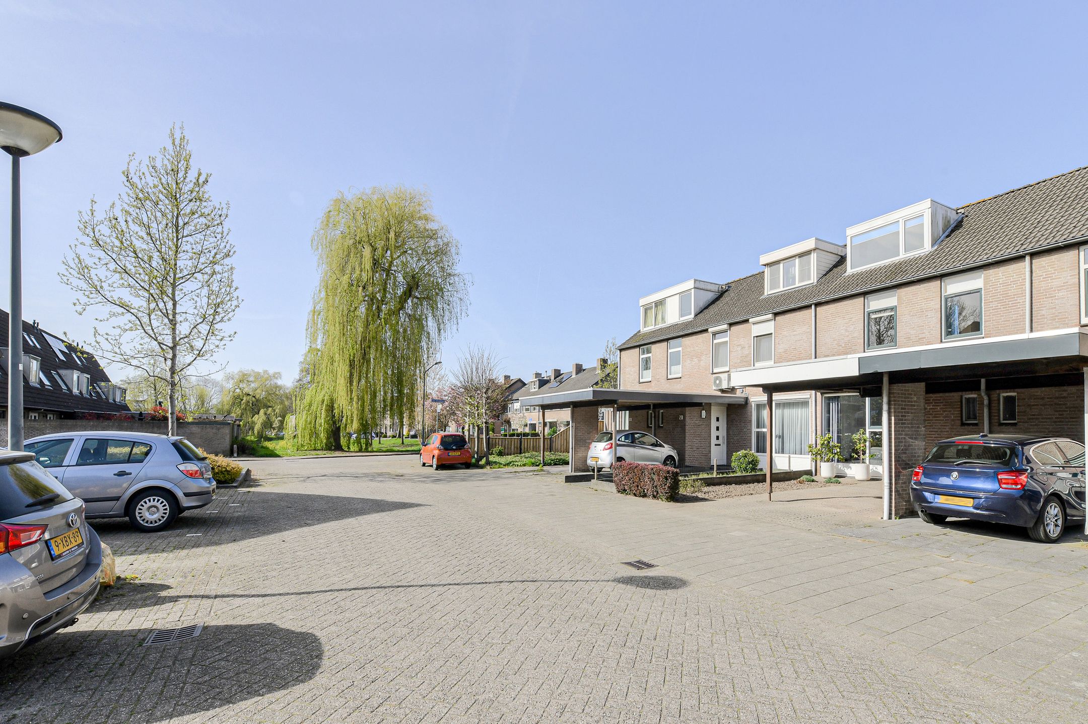 Extended terraced house with carport in Schildersbuurt — 36