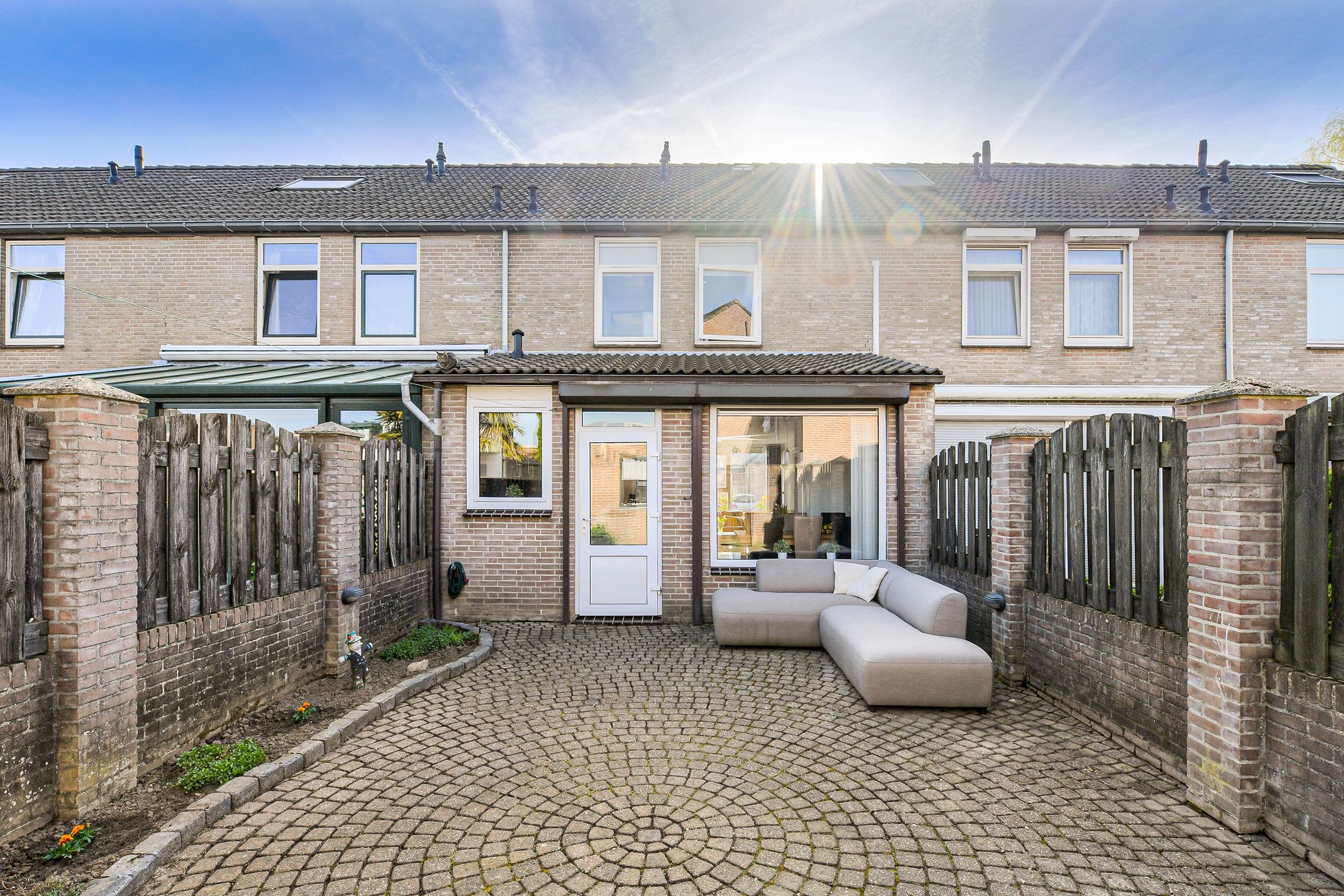 Extended terraced house with carport in Schildersbuurt — 42