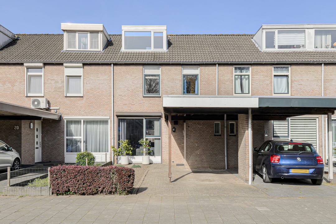Extended terraced house with carport in Schildersbuurt — 38